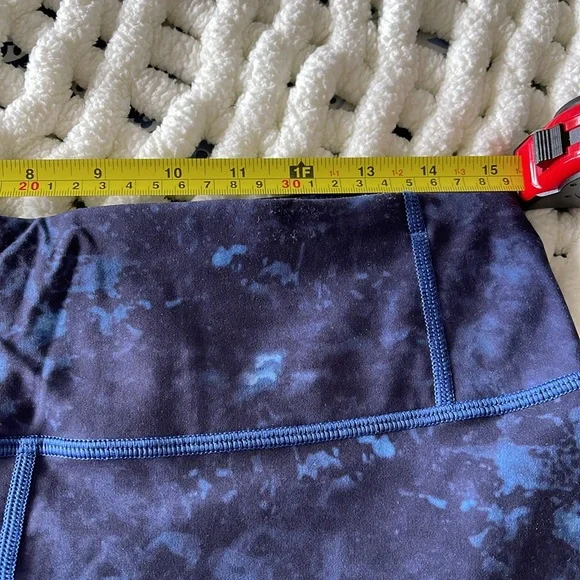 Rare LuLuLemon Blue Ombré‎ wave speed under legging. Size 10. Deep sea. Like New - Picture 6 of 9